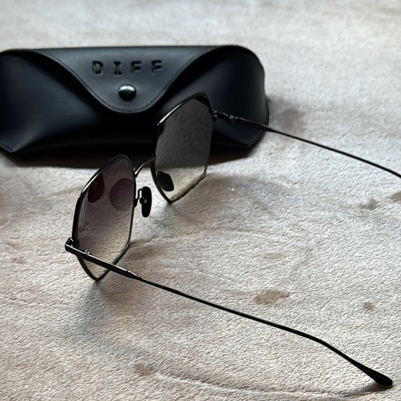 DIFF Harlowe Black Square Sunglasses - Picture 5 of 9